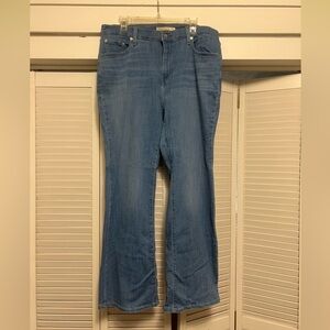 Women’s 16W, Levi’s high waisted boot cut jeans